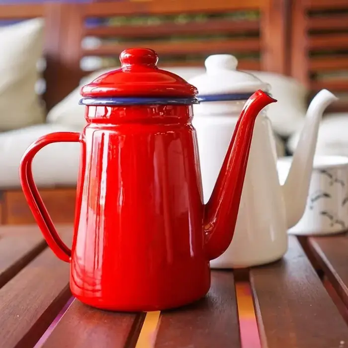 Cafetière en émail, bouilloire à main