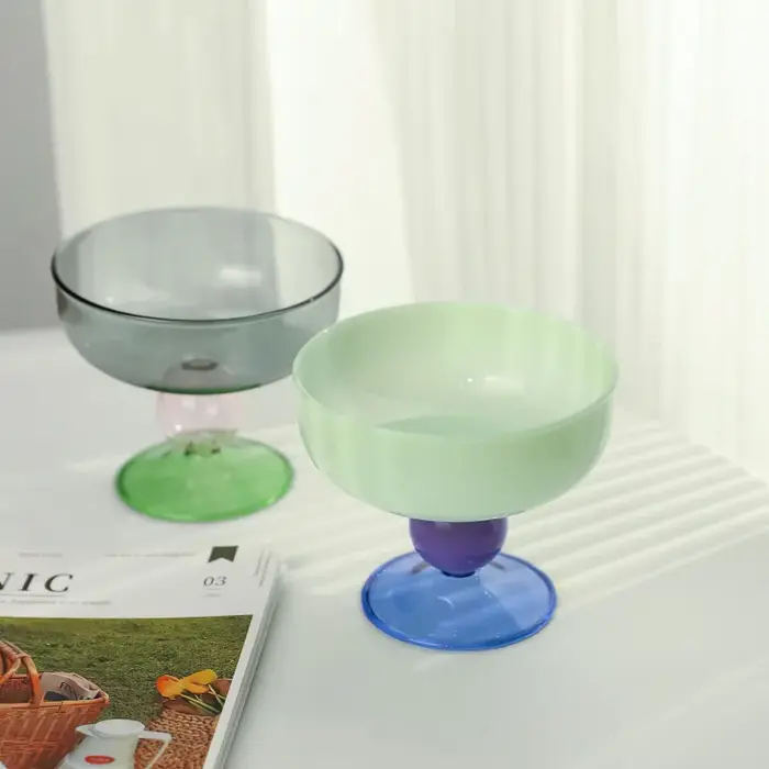 Tasse à crème glacée colorée