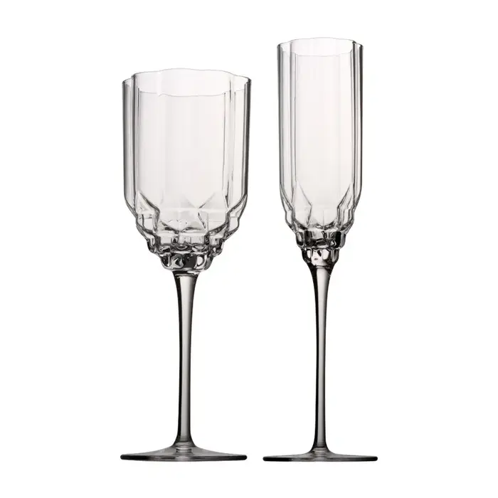 Verre à vin rouge en or et diamant