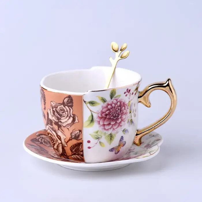 Ensemble de tasses et soucoupes à café et thé de l'après-midi rétro européen