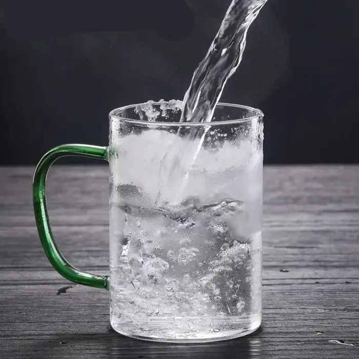 Tasse en verre transparente pour le petit déjeuner