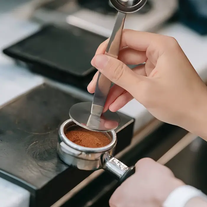 Cuillère à café 2 en 1 avec brosse