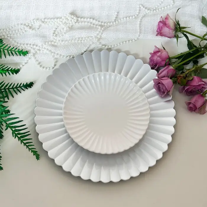 100 assiettes rondes de 13 pouces pour la décoration de table