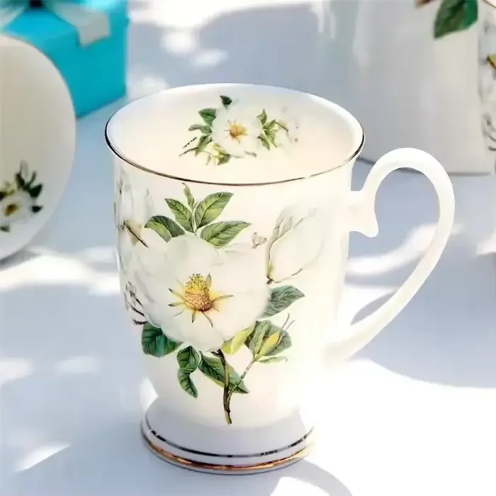 Tasses à café en porcelaine d'os