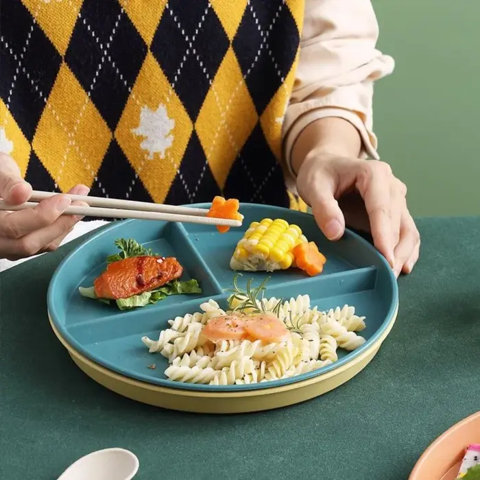 Assiette divisée à trois compartiments