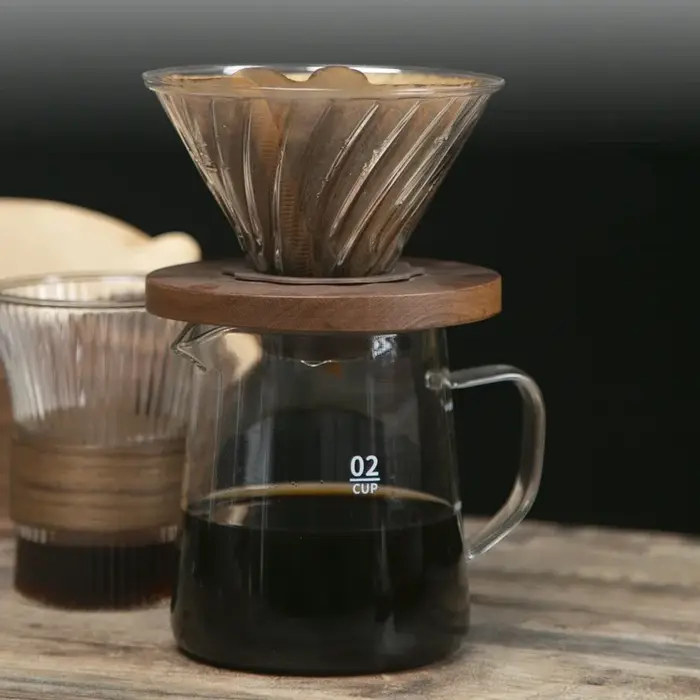 Serveur de café en verre avec échelle à points