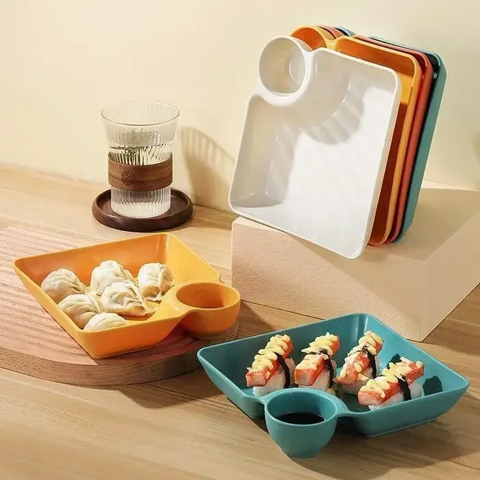 Chips et assiettes à tremper