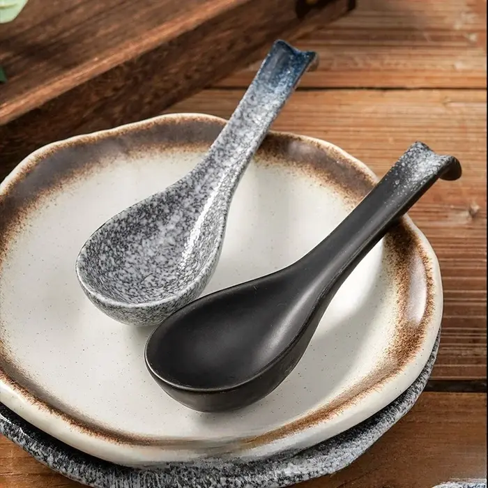 Ensemble de vaisselle en céramique japonaise vintage : cuillères à soupe