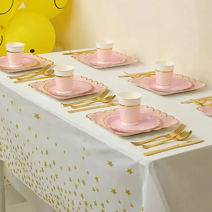 Assiettes de fête jetables colorées