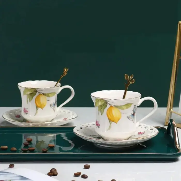 Ensemble tasse et soucoupe à café en céramique européenne avec motif papillon citron et cuillères