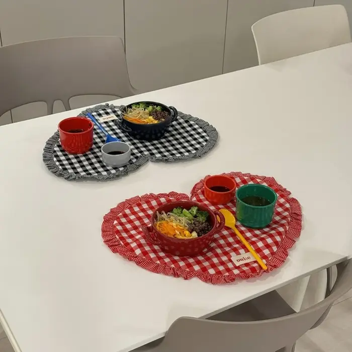 Napperons de table à manger coréens à carreaux en forme de cœur
