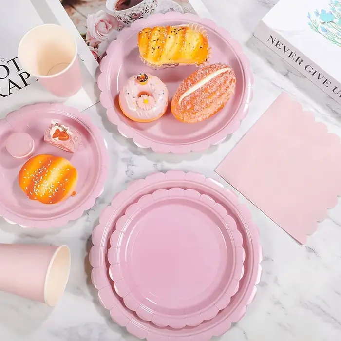 Vaisselle de fête d'anniversaire rose et bleue