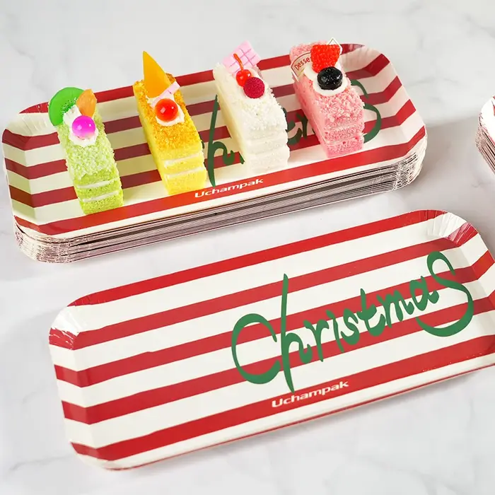 Ensemble d'assiettes rondes de noël