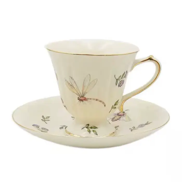 Tasse à café et soucoupe papillon de jardin doré Vintage