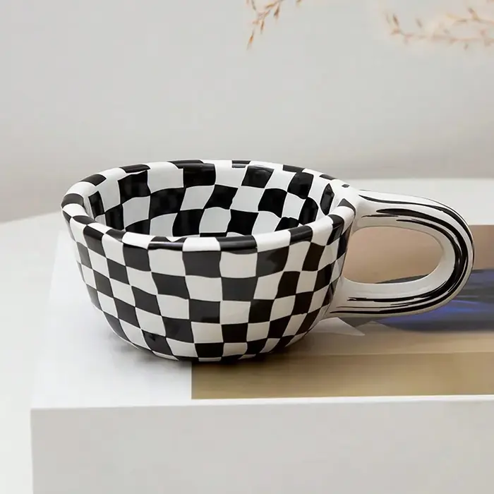 Tasse à thé créative en céramique à motif à carreaux