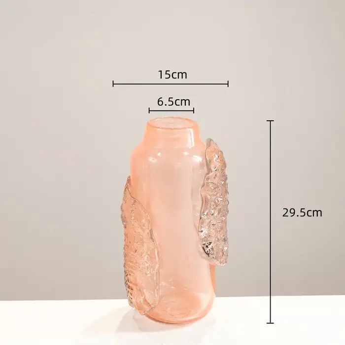Vase en verre rose, relief abstrait irrégulier de cubes de glace transparents
