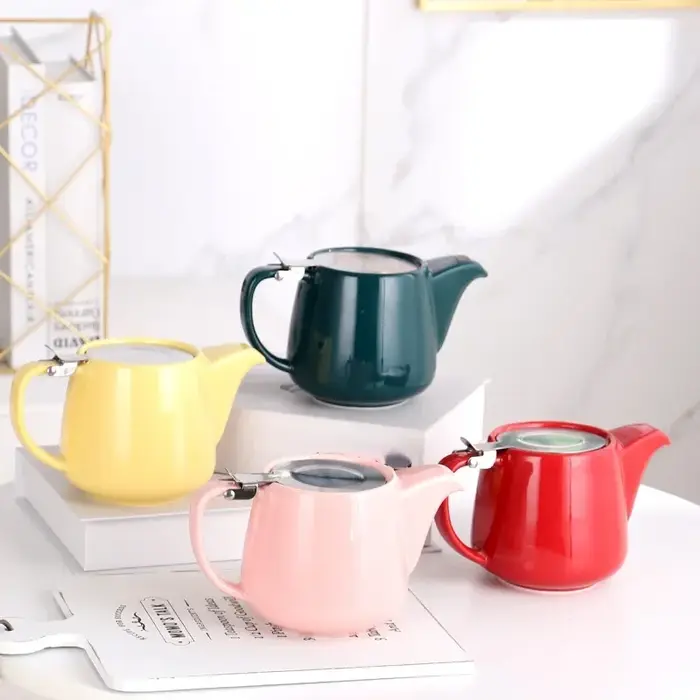 Théière en céramique japonaise avec filtre en acier inoxydable