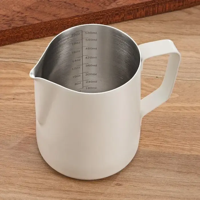 Pichet à mousse de café et de lait
