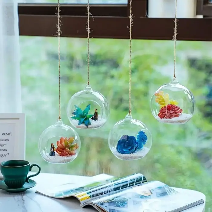Vases en verre suspendus transparents