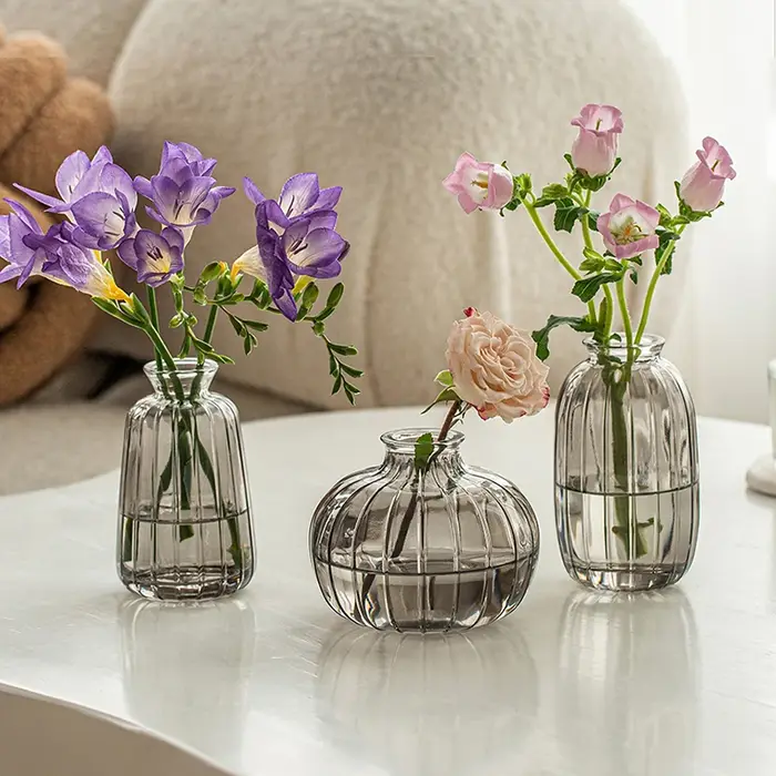 Vase en verre transparent