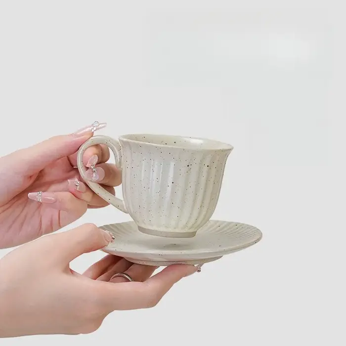 Un ensemble de tasses et assiettes tasse à café Style rétro en céramique rayé bureau thé de l'après-midi poterie