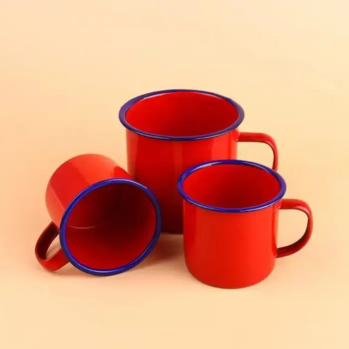 Tasse à café en émail faite à la main