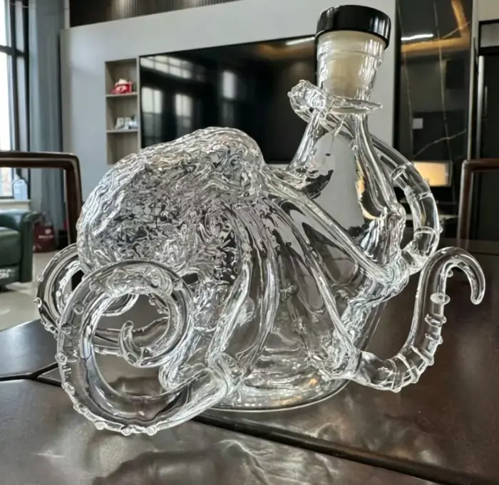 Carafe en verre artisanale en forme de pieuvre