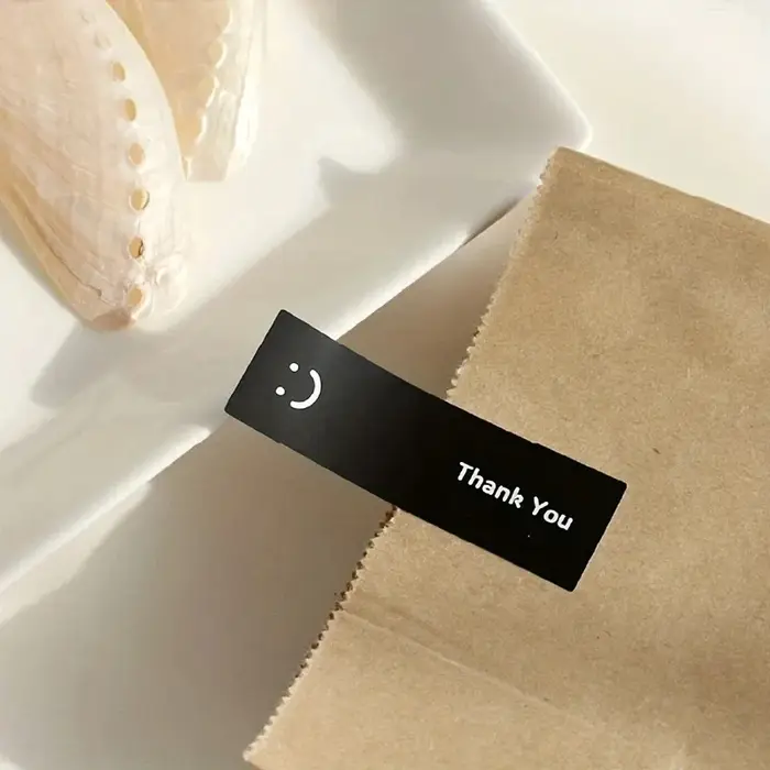 Personnalité visage souriant merci pour sceller des cadeaux