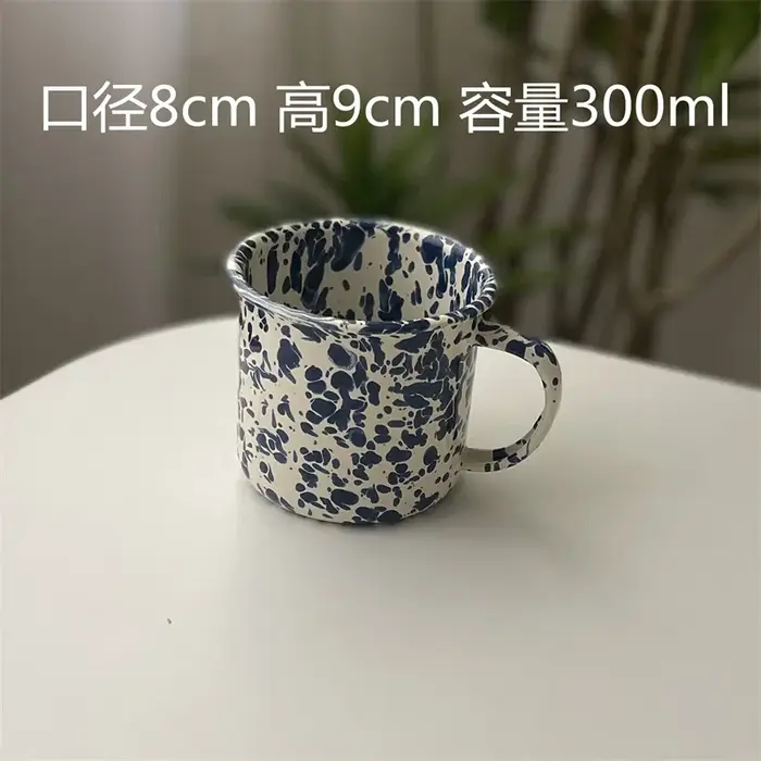 Plat rond bleu marine, vaisselle émail yaourt avoine, plats de petit déjeuner, tasses à café, plats