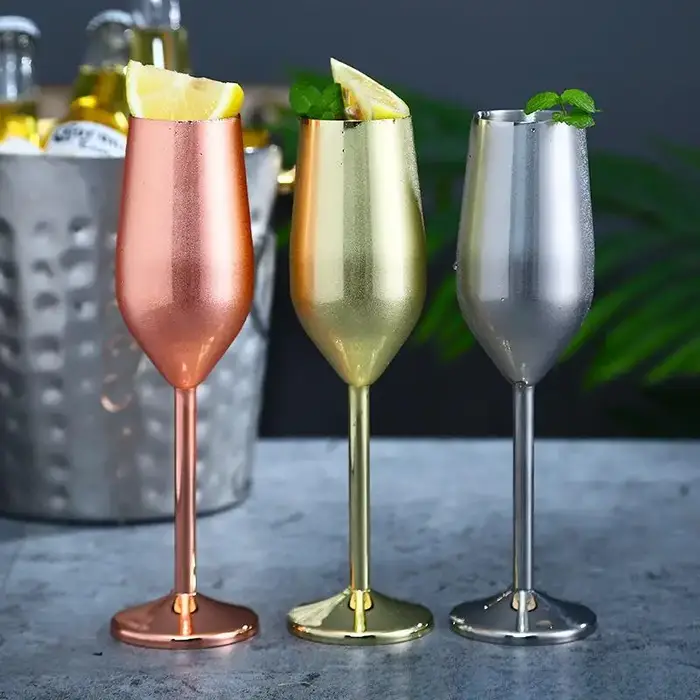 Verres à champagne élégants en acier inoxydable doré et argenté