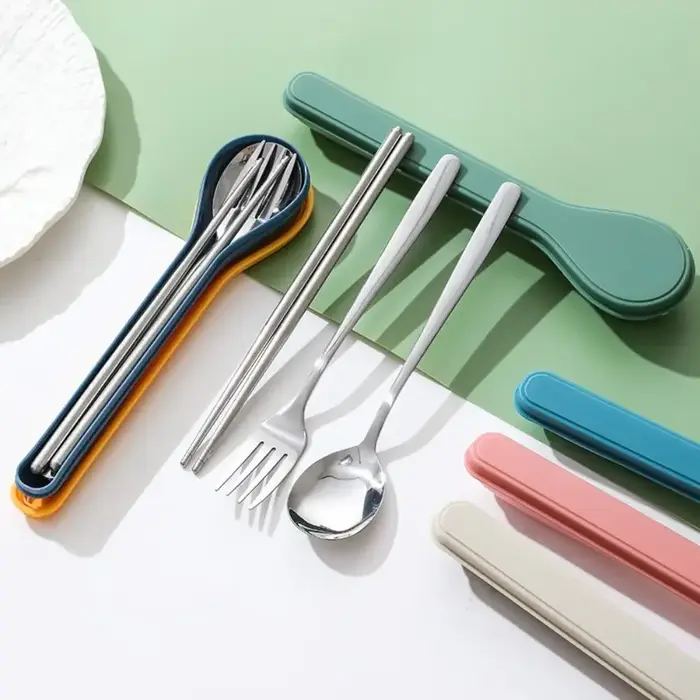 Couverts avec mallette de rangement