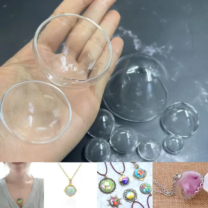 Demi-boules de verre transparentes