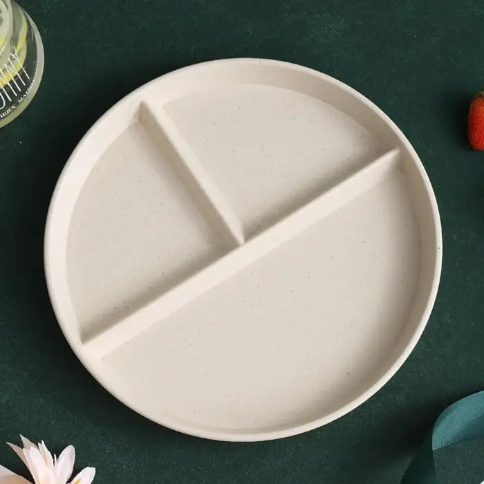 Assiette divisée à trois compartiments