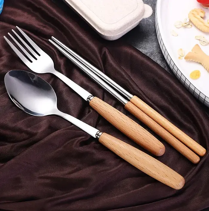 Ensemble de vaisselle en acier inoxydable avec manche en bois