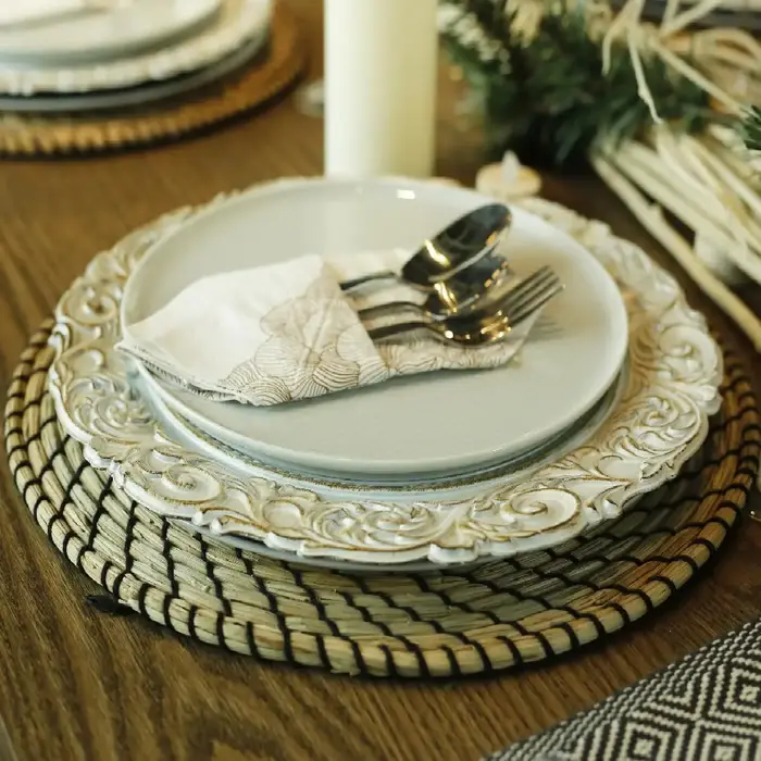 Assiettes de présentation anciennes