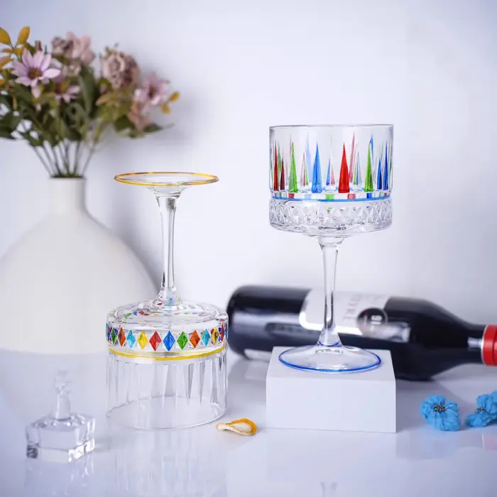 Verrerie à tige créative en relief coloré – Verres pour cocktail