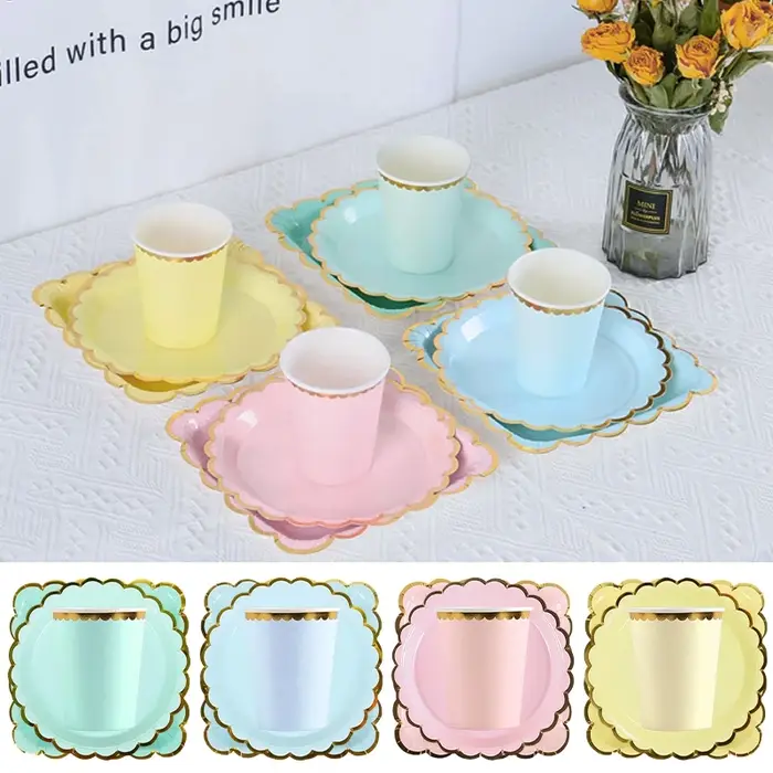 Assiettes jetables, accessoires pour fêtes