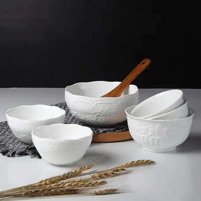 Filles à salade en relief blanc