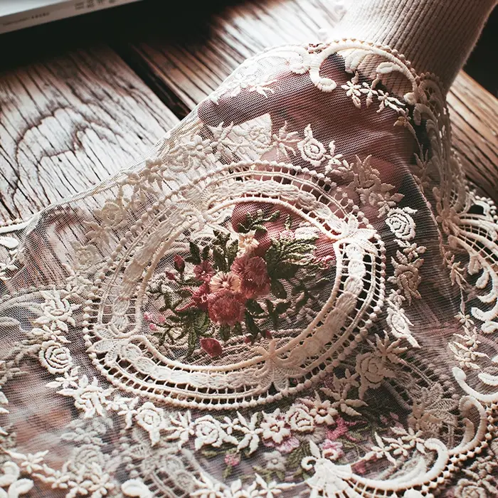 Napperon Vintage en dentelle brodé