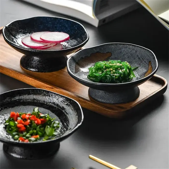 Assiette japonaise créative en céramique avec pieds hauts