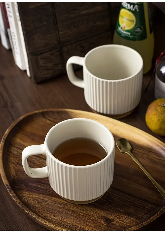 Tasse à boire universelle avec cuillère