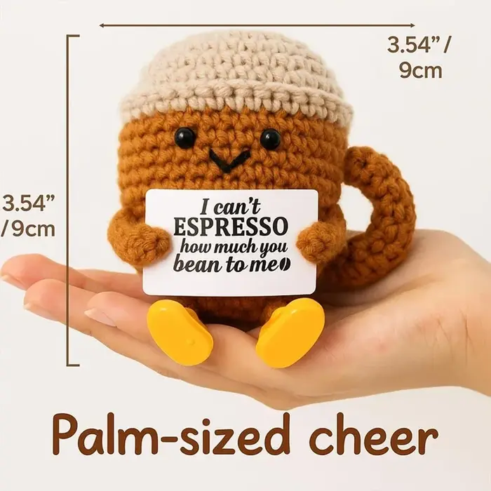 Figurines de tasses à café au crochet créatives et amusantes avec carte