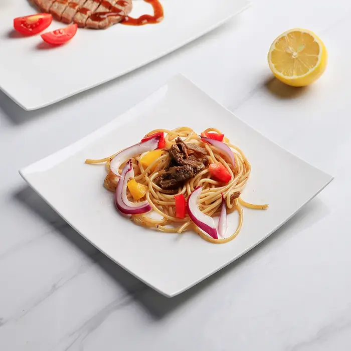 Assiette à steak carrée blanche pure Sophia Chine