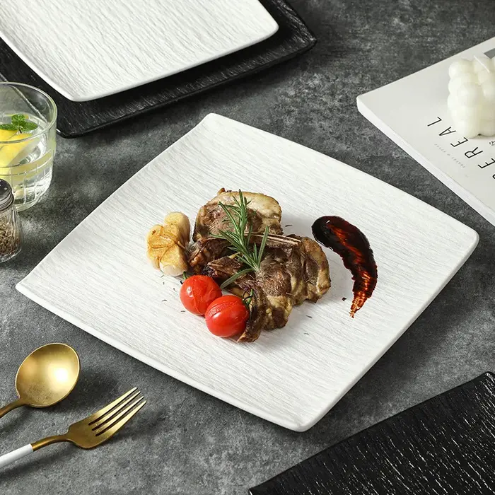 Vaisselle et assiettes blanches haut de gamme