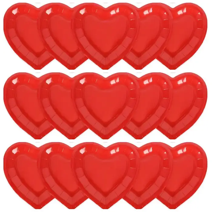 Assiette en papier d'amour pour la saint-valentin