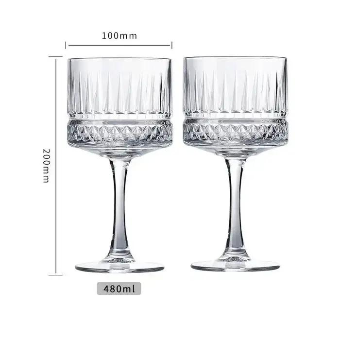 Verres à Martini sculptés