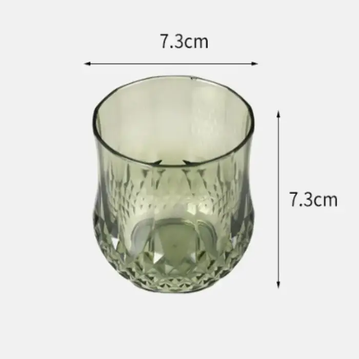 Verres à vin en plastique