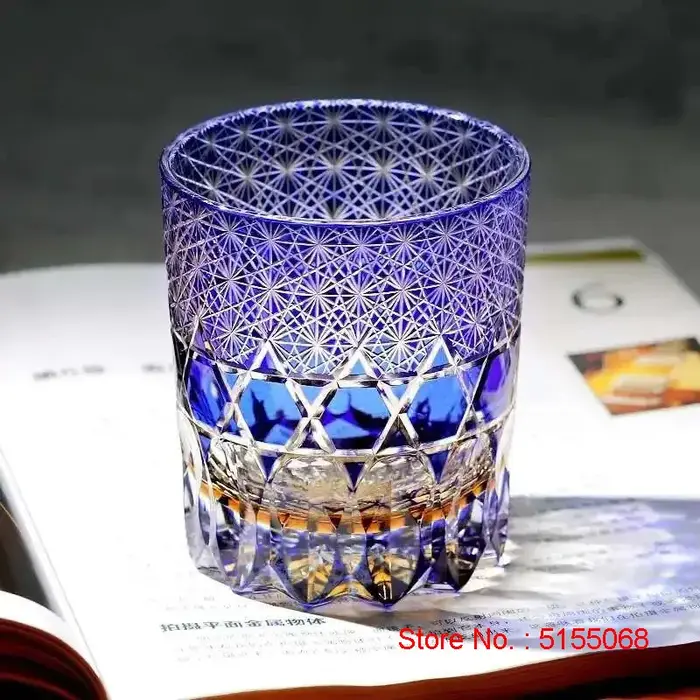 Verre à vin en Fluorite avec cristaux de couleur haut de gamme