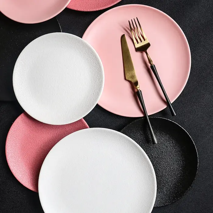 Assiettes rose mat de 4 tailles