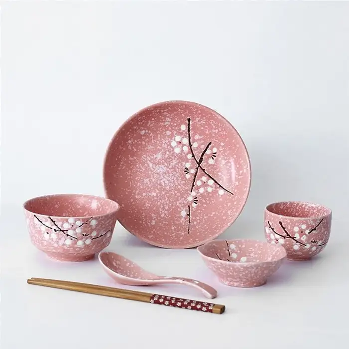 Ensemble de vaisselle en céramique de style japonais